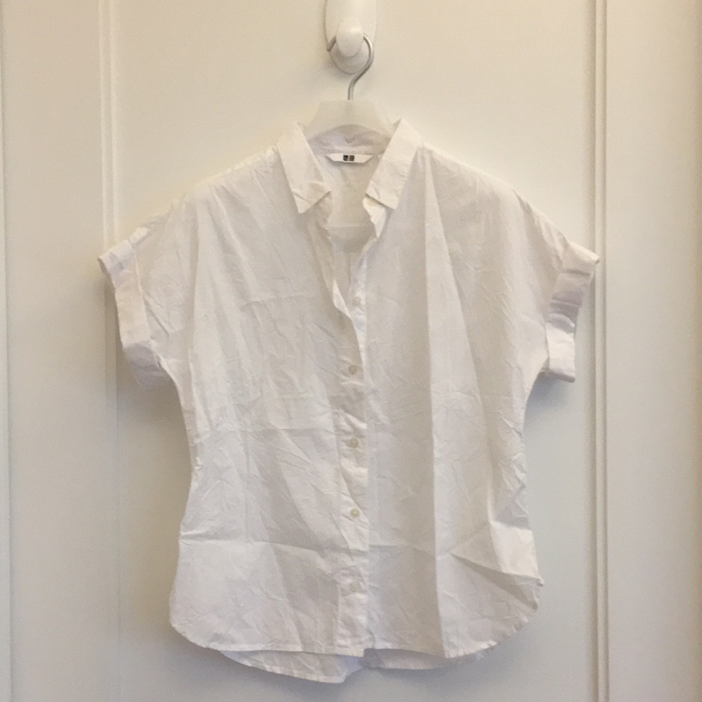 Uniqlo white short sleeved button down blouse